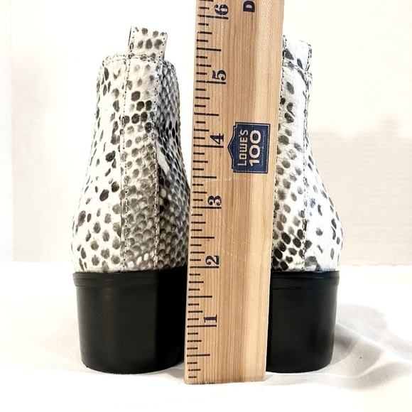 NWOT — Blondo Snakeskin Print Waterproof Low Shaft Booties, Women’s size 6 M - Picture 10 of 10